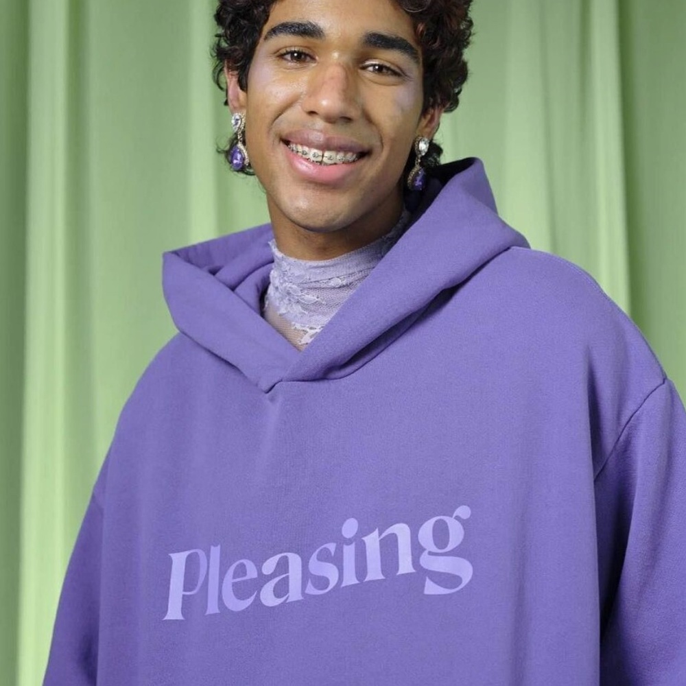 Pleasing sweatshirt